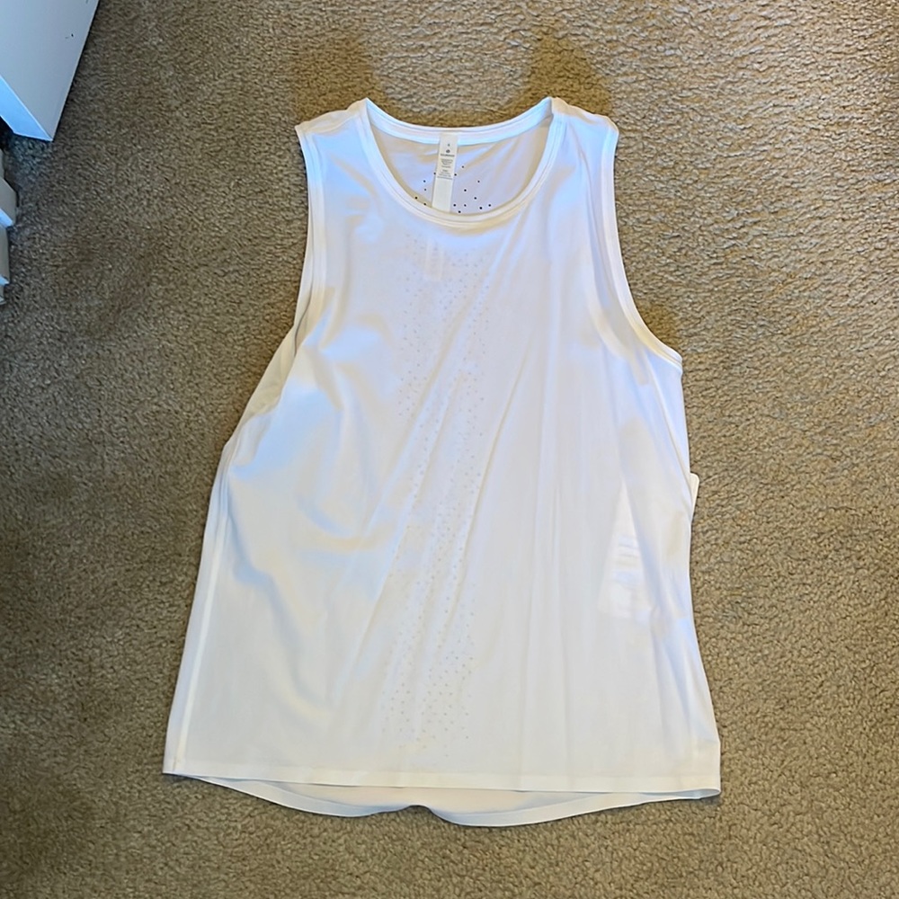 Lululemon run on tank size 4